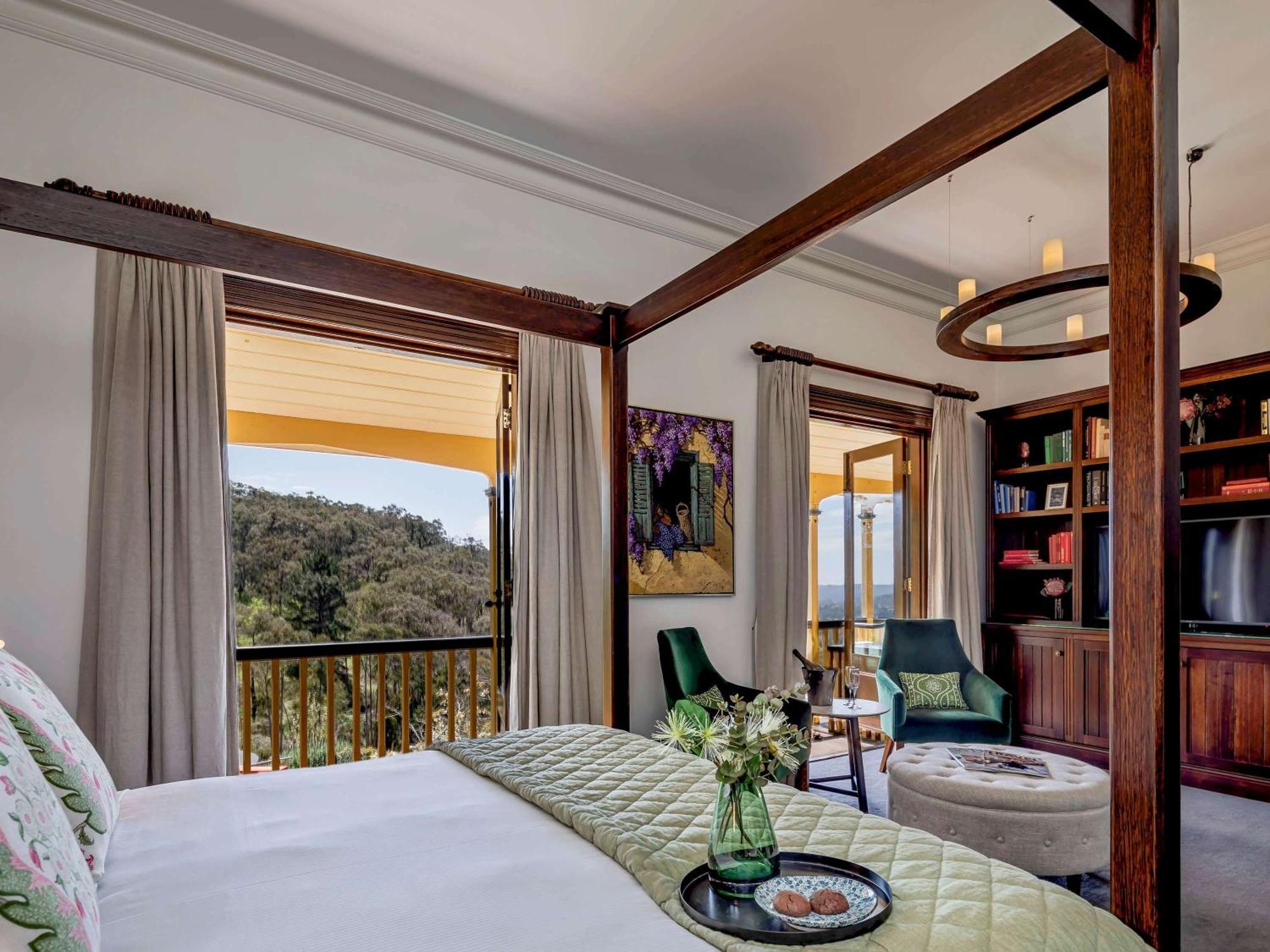 Deluxe King Room Piccadilly Valley View