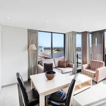 Oaks Adelaide Horizons Suites-2